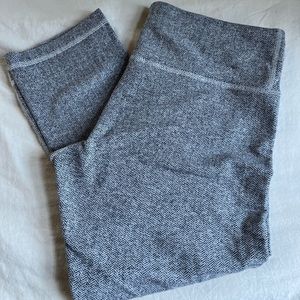 Lululemon size 10 grey herringbone cropped leggings